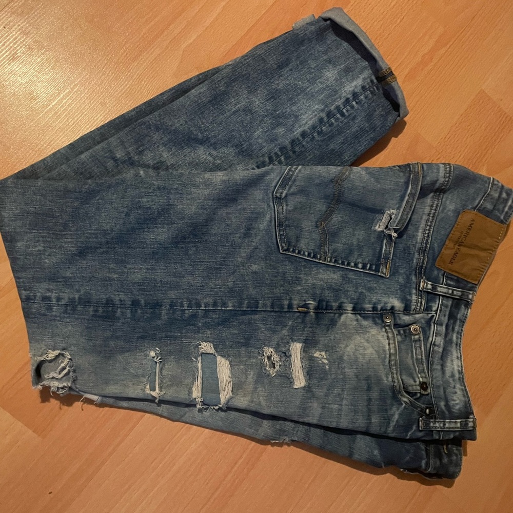 American Eagle distressed jeans/31x32